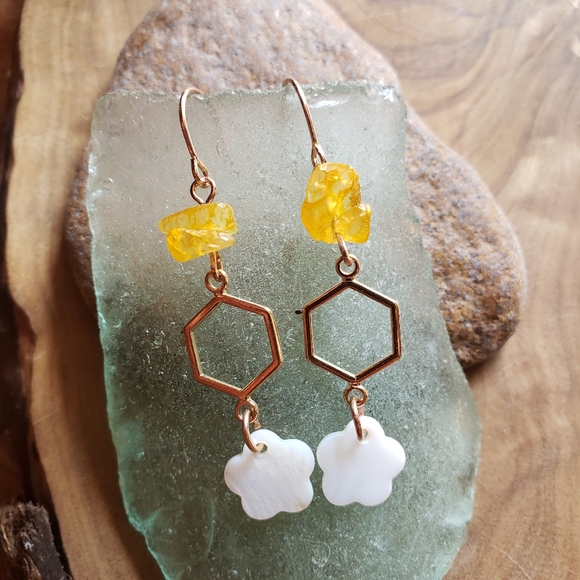 Elegant Citrine Mother of Pearl Rose Gold Earrings - Picture 2 of 4